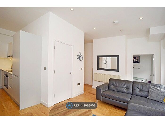 1 Bedroom Flat To Rent In High Street, Maidenhead, SL6