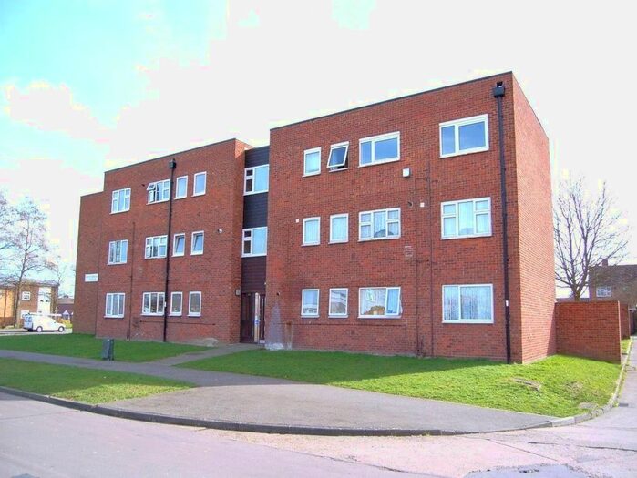 2 Bedroom Flat To Rent In John Barker Place, Hitchin, SG5