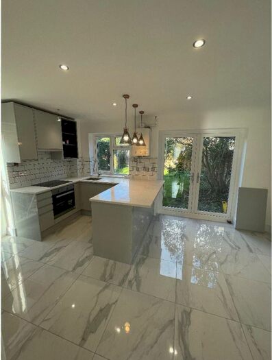 3 Bedroom Semi-Detached House To Rent In Ravensbourne Drive, Woodley, Reading, RG5