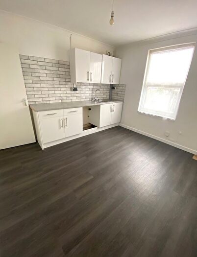 1 Bedroom Flat To Rent In Corporation Road, Cardiff, CF11