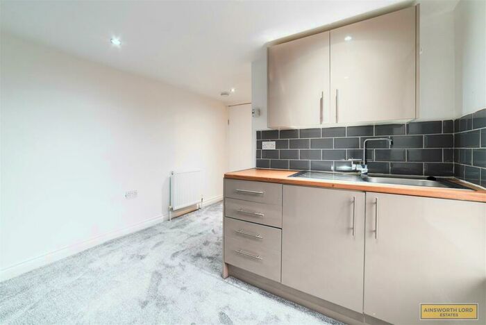 Studio To Rent In Part Self-Contained Bedsit, Redearth Rd, Darwen, BB3