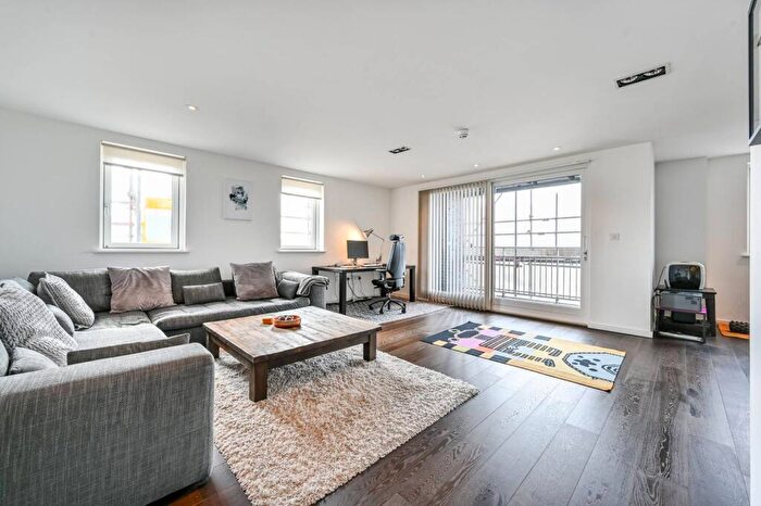2 Bedroom Flat For Sale In Wharf Road, Angel, London, N1