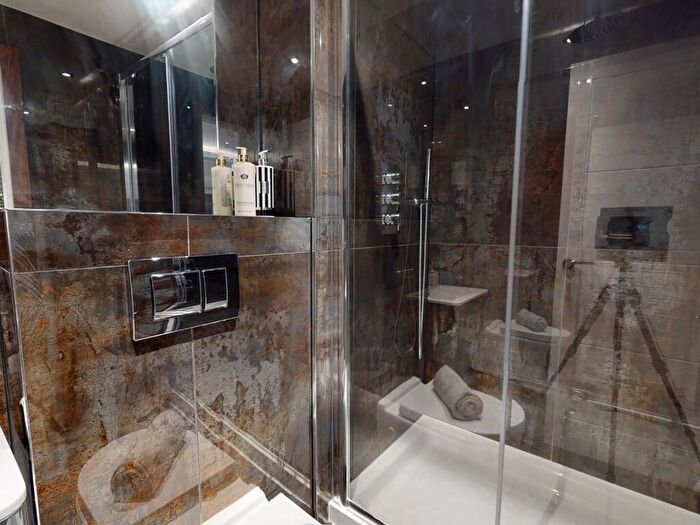 Apartment To Rent In Apt, Live Oasis Piccadilly #, M1