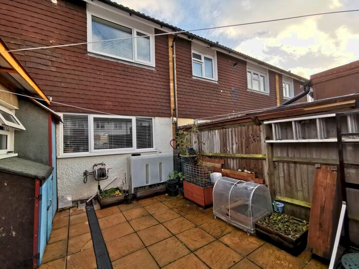 3 Bedroom Property To Rent In Badlesmere Close, Ashford, TN23