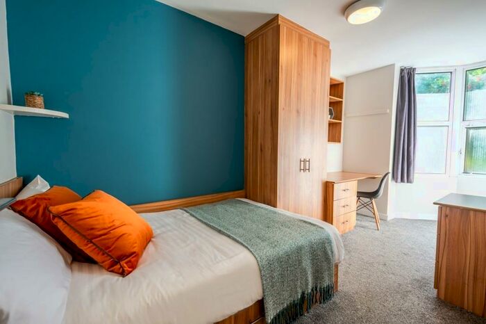 4 Bedroom Apartment To Rent In Camden Road, London, N7