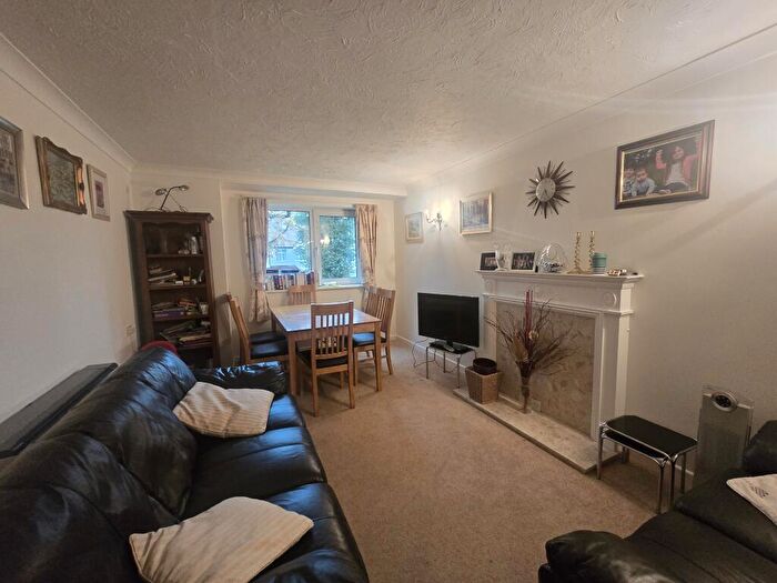 1 Bedroom Apartment To Rent In St. Elizabeths Court, Mayfield Avenue, N12