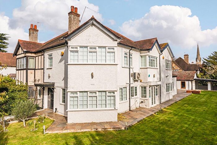 5 Bedroom Semi-Detached House For Sale In Thornbury Road, Isleworth, TW7
