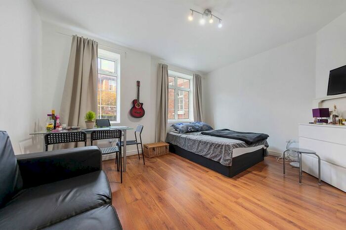 2 Bedroom Flat To Rent In Hartington Road, Nine Elms, London, SW8