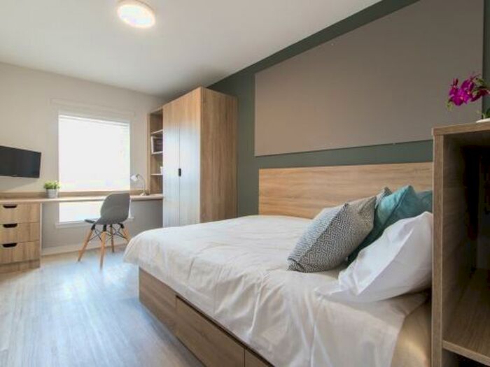 4 Bedroom Flat To Rent In Morrison Circus, Edinburgh, EH3