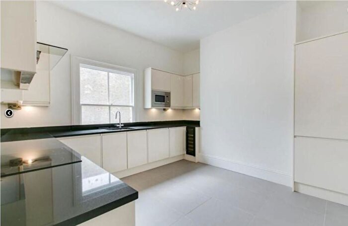3 Bedroom Flat To Rent In Edith Terrace, London, SW10