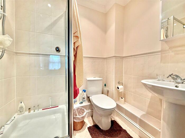 2 Bedroom Apartment For Sale In Upperton Road, Eastbourne, East Sussex, BN21