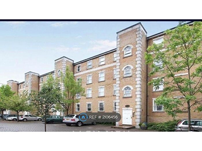 2 Bedroom Flat To Rent In Raleigh Court, London, SE16
