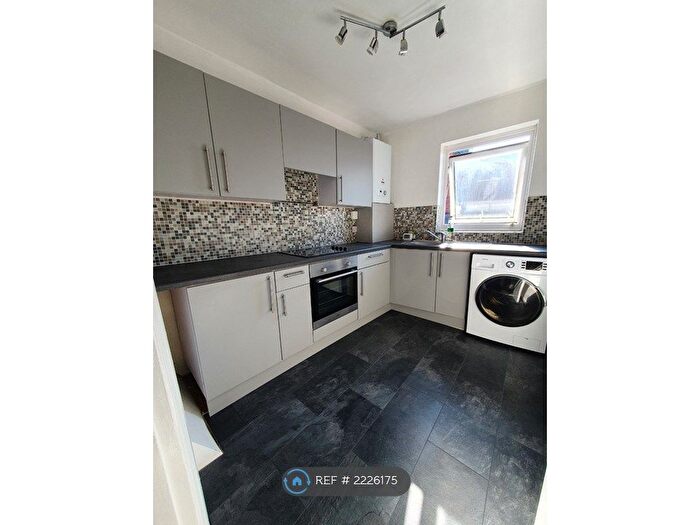2 Bedroom Flat To Rent In Wellington Street, Eastwood, NG16