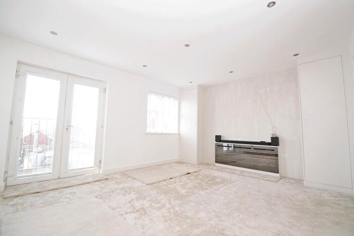 2 Bedroom Apartment To Rent In Brook Square, London, SE18