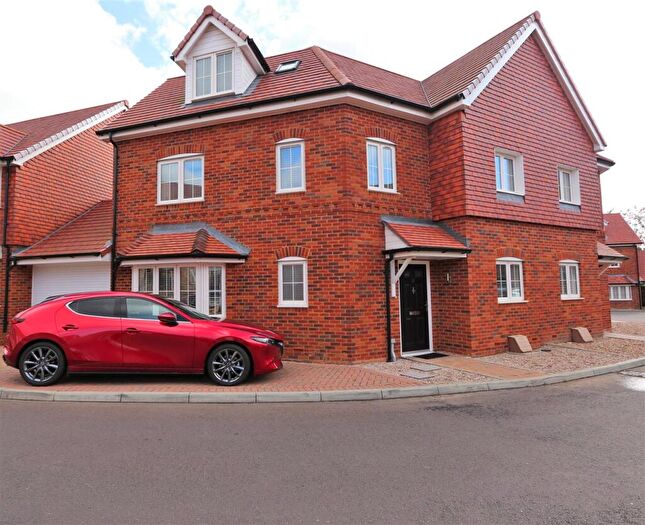 4 Bedroom Semi-Detached House For Sale In Woodacres Way, Hailsham, BN27