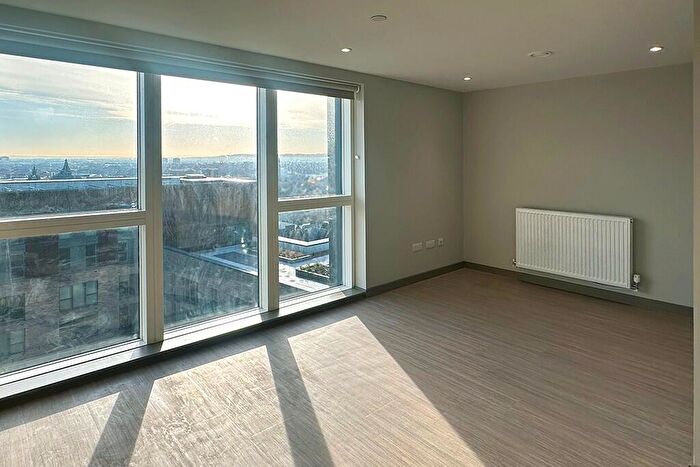 Apartment To Rent In Candleriggs, Trongate, Glasgow, G1