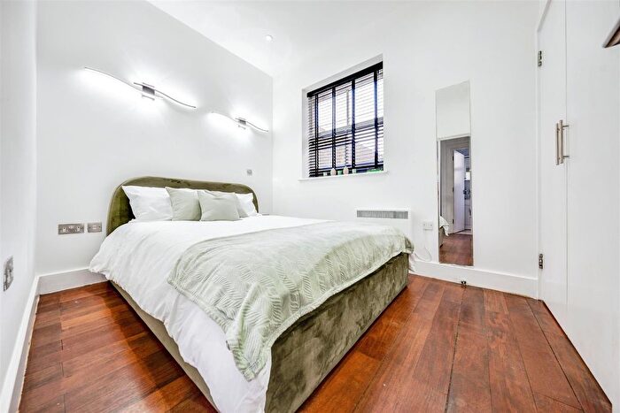 1 Bedroom Property To Rent In Hazlewood Mews, London, SW9