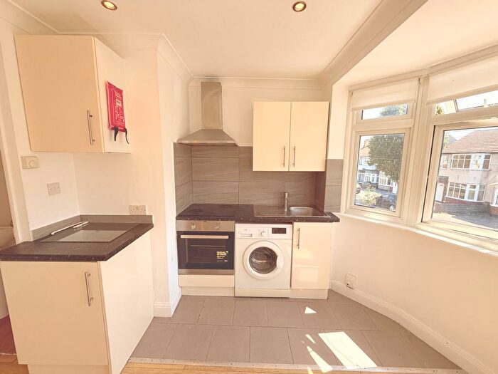 1 Bedroom Flat To Rent In Staines Road, Ilford, IG1