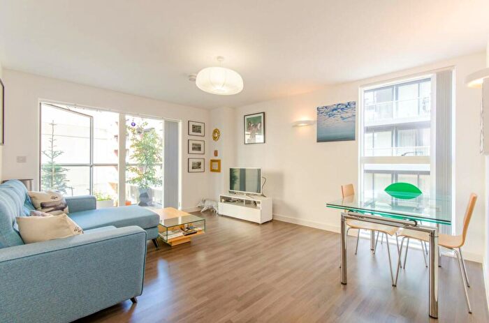 1 Bedroom Flat To Rent In Dance Square, Clerkenwell, London, EC1V