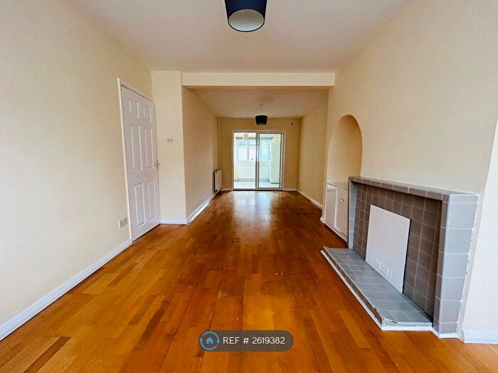 4 Bedroom Semi-Detached House To Rent In Ley Street, Ilford, IG2