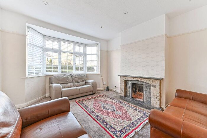 3 Bedroom Semi-Detached House To Rent In Kingsway, Motspur Park, New Malden, KT3