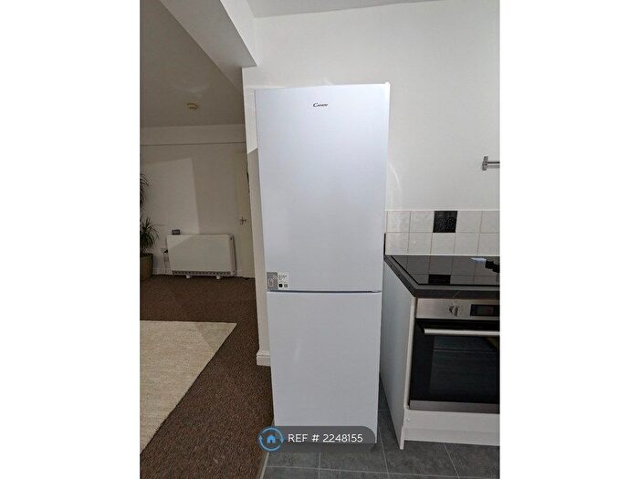 2 Bedroom Flat To Rent In Clifton Road, Llandudno, LL30