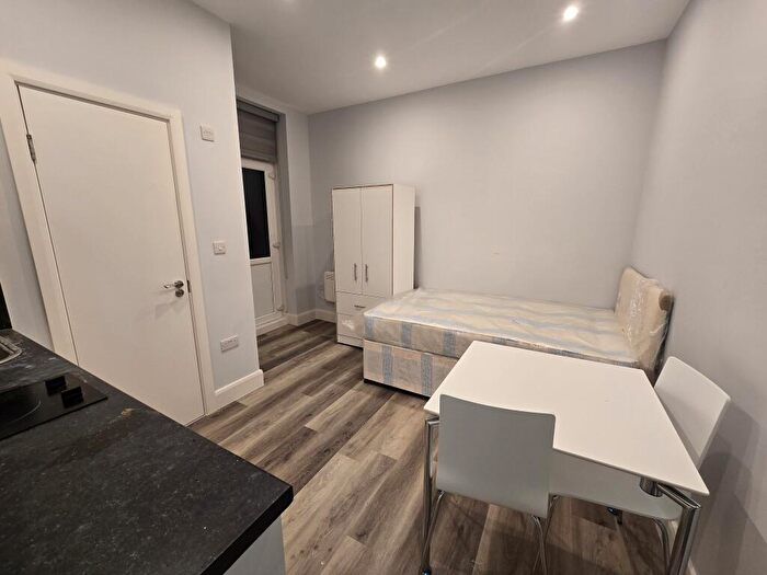 Studio To Rent In Alexandra Grove, Hackney, London, N4