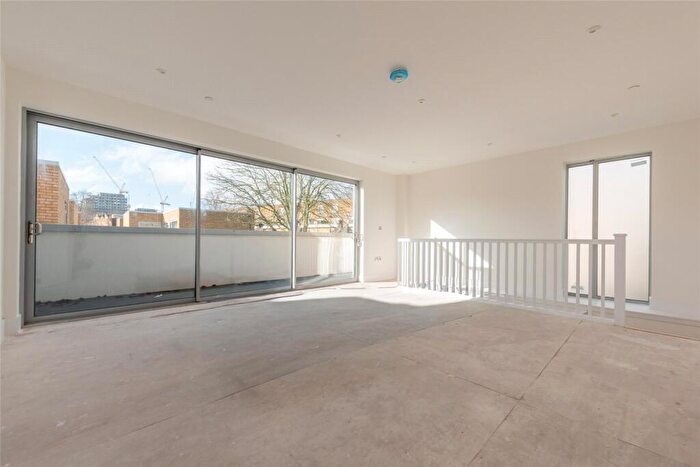 3 Bedroom House For Sale In Krupa Court, Islington, London, N7