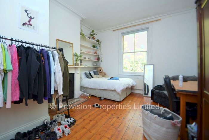 8 Bedroom Terraced House To Rent In Regent Park Terrace, Hyde Leeds, LS6