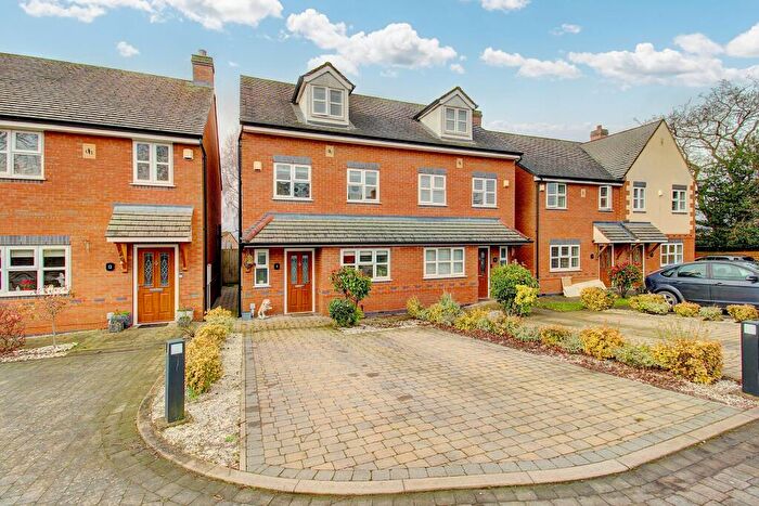 4 Bedroom Semi-Detached House For Sale In Linforth Way, Coleshill, B46