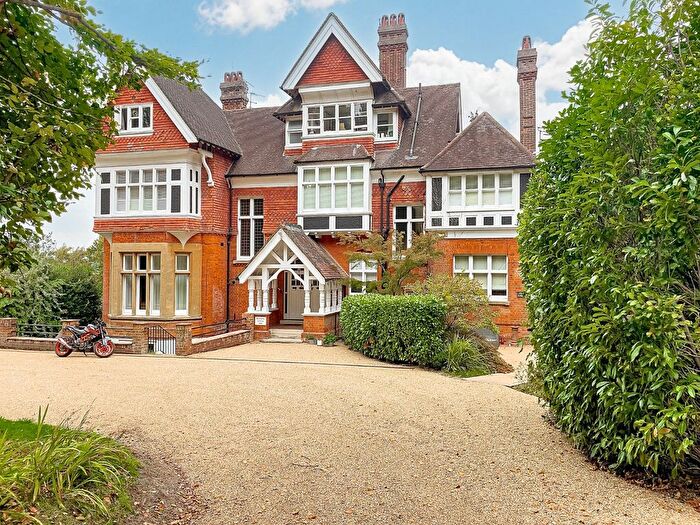 3 Bedroom Flat For Sale In Broadwater Down, Tunbridge Wells, Kent, TN2