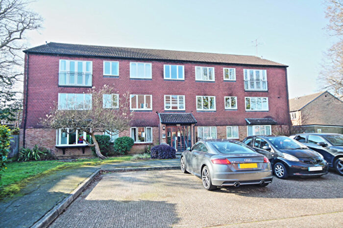 2 Bedroom Flat To Rent In Hallington Close, Woking, GU21