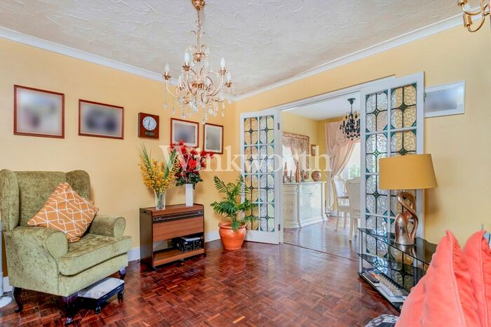 3 Bedroom Terraced House For Sale In New Park Avenue, London, N13