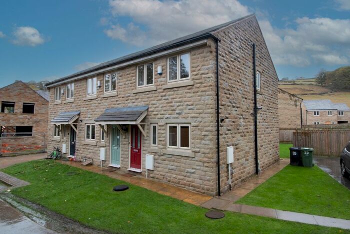 3 Bedroom End Of Terrace House To Rent In Perseverance Place, Holmfirth, HD9