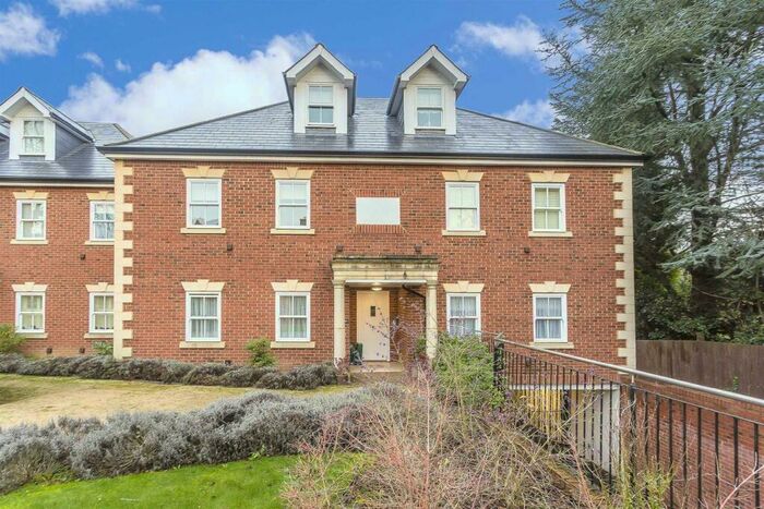 2 Bedroom Flat To Rent In West Hill Place, West Hill, Oxted, RH8