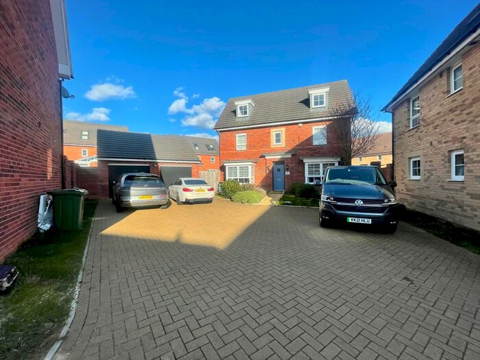 5 Bedroom Property To Rent In Lucius Lane, Fairfields, Milton Keynes, MK11