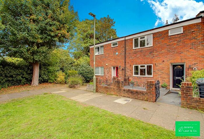 3 Bedroom Terraced House For Sale In Tarling Road, London, N2