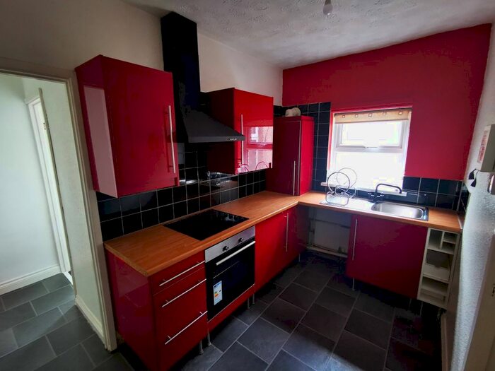1 Bedroom Flat To Rent In High Street, Fleur-De-Lis, NP12