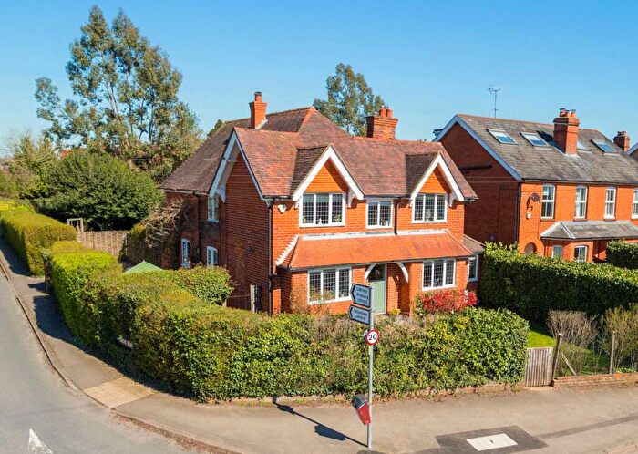 4 Bedroom Detached House For Sale In Kennylands Road, Sonning Common, RG4