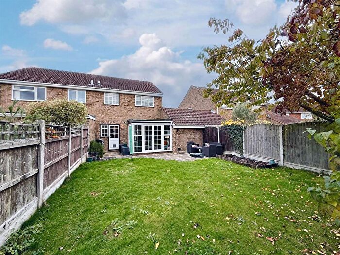 3 Bedroom Semi-Detached House For Sale In Bonningtons, Brentwood, CM13