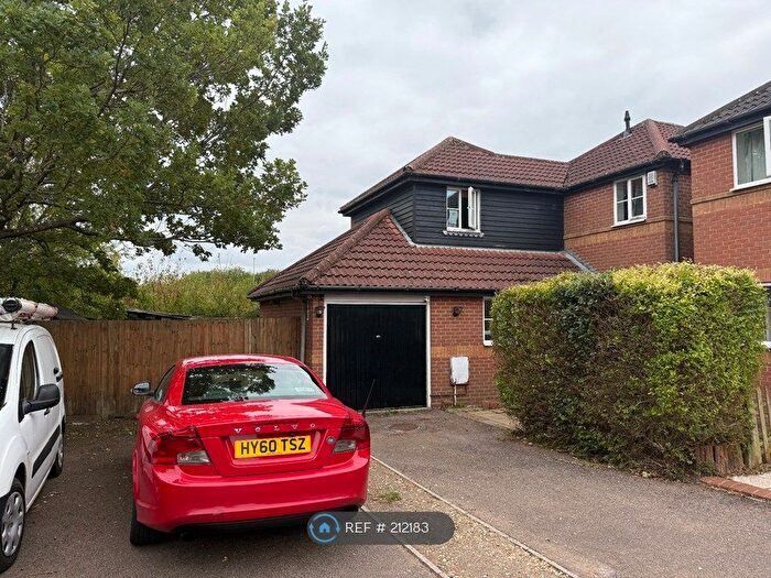 4 Bedroom Detached House To Rent In Badgers Oak, Milton Keynes, MK7