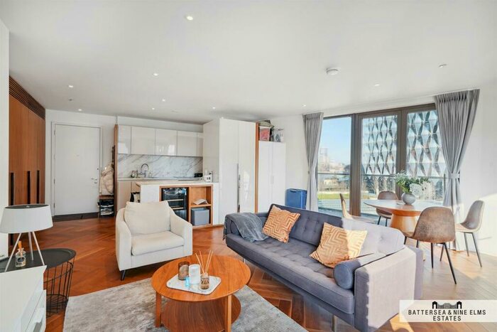 2 Bedroom Apartment For Sale In Ambassador Building, Embassy Gardens, SW11