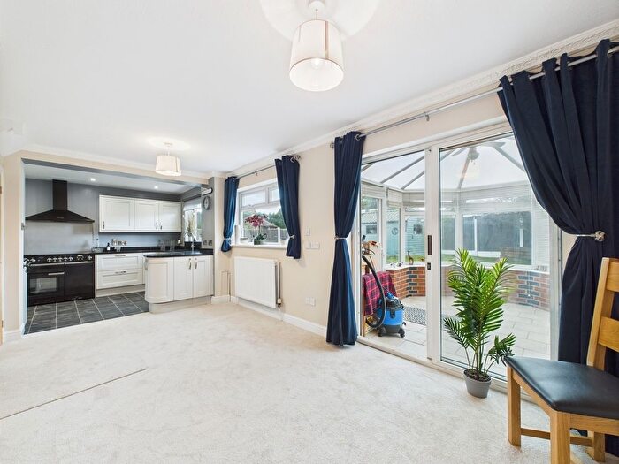 4 Bedroom Detached House For Sale In Glendon Close, Market Drayton, Shropshire, TF9