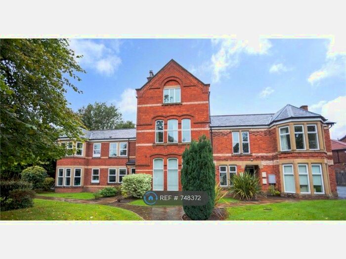 2 Bedroom Flat To Rent In Clovelly Court, Swinton, Manchester, M27