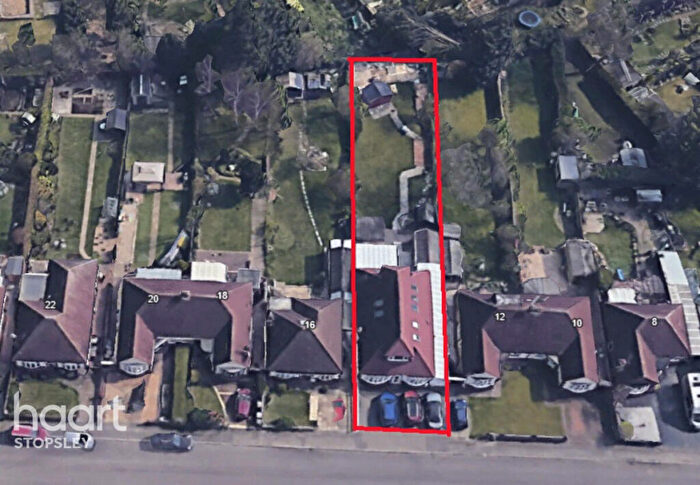 6 Bedroom Bungalow For Sale In Mixes Hill Road, Luton, LU2