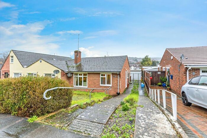 2 Bedroom Bungalow For Sale In Woodhurst Close, Cuxton, Rochester, Kent, ME2