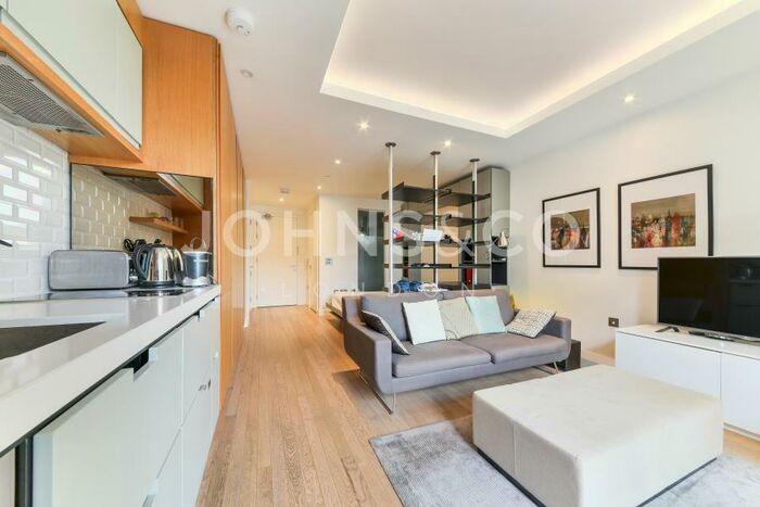 Apartment To Rent In Park Vista Tower, Cobblestone Square, E1W