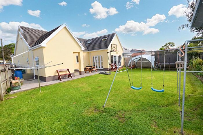 4 Bedroom Detached Bungalow For Sale In New Road, Begelly, Kilgetty, SA68