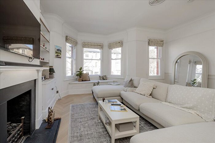 3 Bedroom Flat For Sale In Lime Grove, Shepherd's Bush, W12