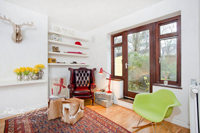 1 Bedroom Flat To Rent In St Peters Street, London, N1